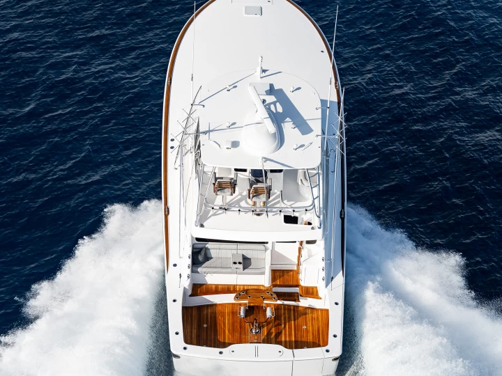 Hire Luxury Yacht Viking with a boat licence
