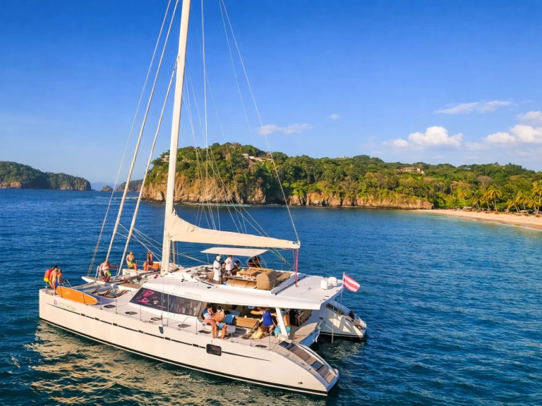 Catamaran to hire Culebra at the best price