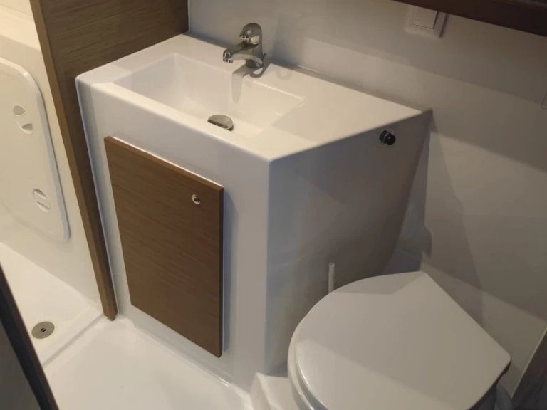 Hire Catamaran Lagoon with a boat licence