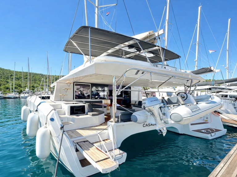 Catamaran to hire Primošten at the best price