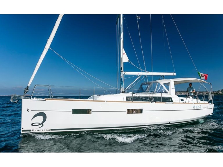 Charter a Bénéteau Oceanis 38 in Olbia on Samboat