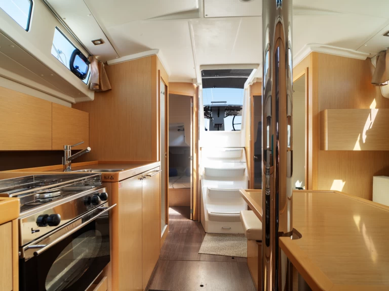 Hire Sailboat Bénéteau with a boat licence