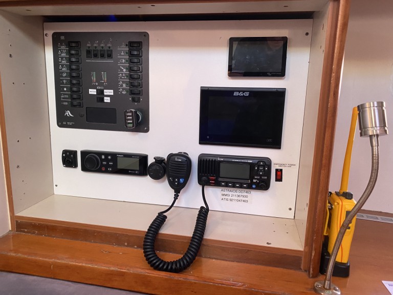 Sailboat to hire Pula at the best price