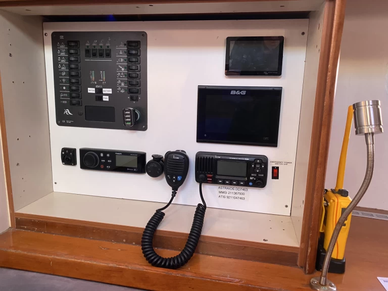 Sailboat to hire Pula at the best price
