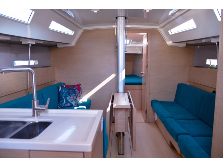 Sailboat to hire Salivoli at the best price