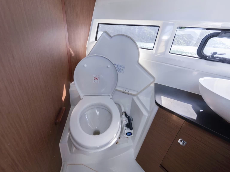 Motorboat to hire Phường Hiệp Bình Chánh at the best price