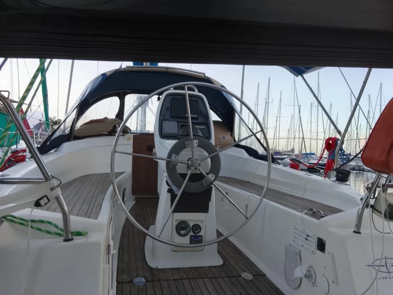 Hire Sailboat Bavaria with a boat licence