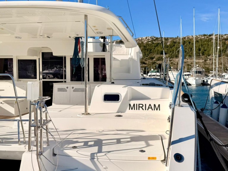 Charter a Lagoon Lagoon 450 F in Primošten on Samboat