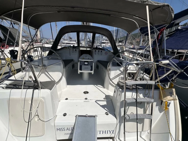 Charter a Bénéteau Cyclades 39.3 in Fethiye on Samboat