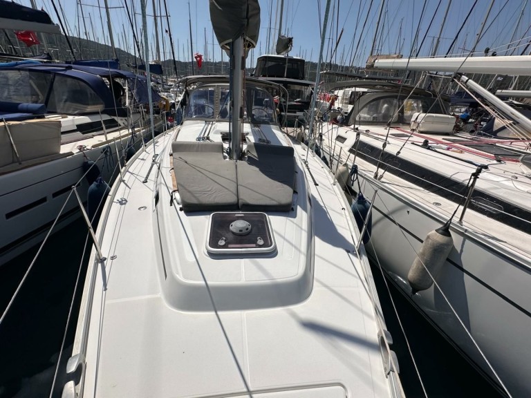 Hire Sailboat with or without skipper Bénéteau Fethiye