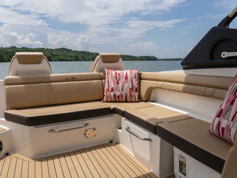 Sea Ray SDX 290 charter bareboat or skippered in  Mahon Port