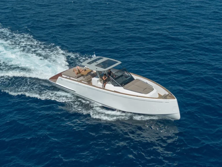 Hire Luxury Yacht with or without skipper Pardo Yachts Mahón