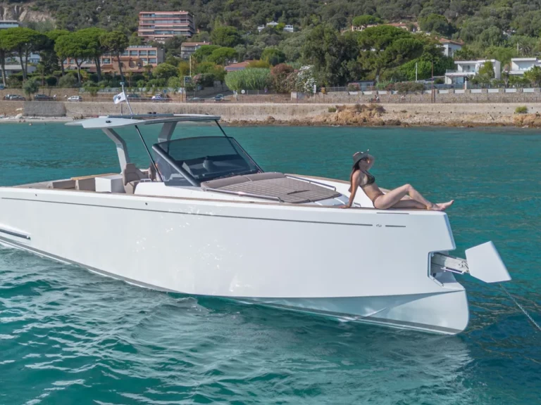 Yacht hire Mahón cheap Pardo 43