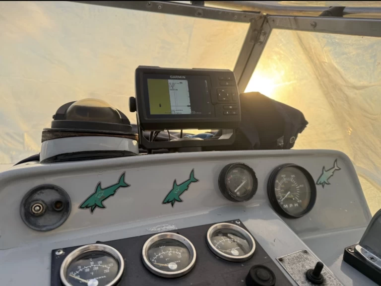 Hire Motorboat Rio with a boat licence