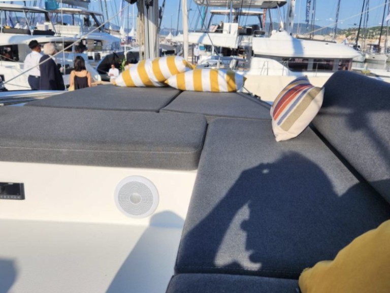 Yacht charter Bas du Fort - Lagoon Lagoon 43 on SamBoat