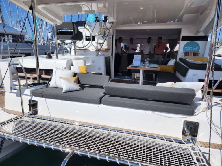 Catamaran hire in Bas du Fort - Lagoon Lagoon 43