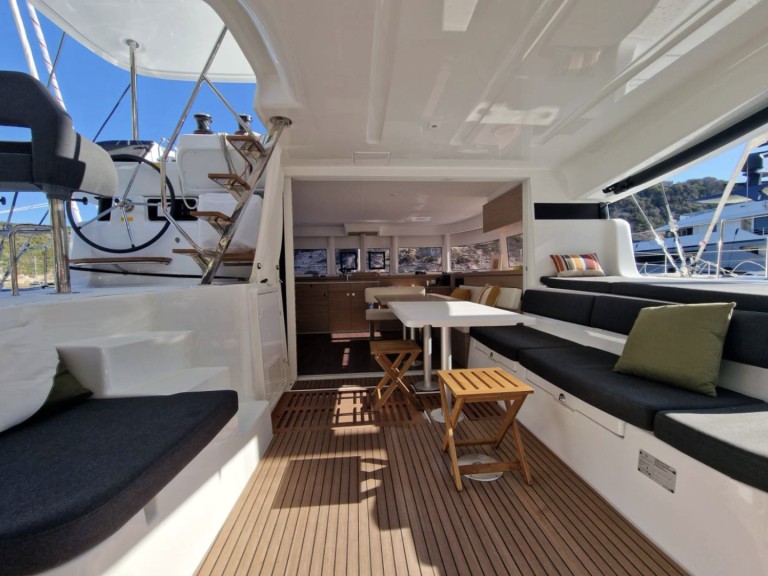 Charter a Lagoon Lagoon 43 in Bas du Fort on Samboat