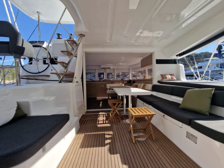 Charter a Lagoon Lagoon 43 in Bas du Fort on Samboat