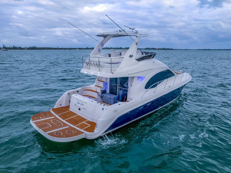Luxury Yacht to hire Miami Beach at the best price