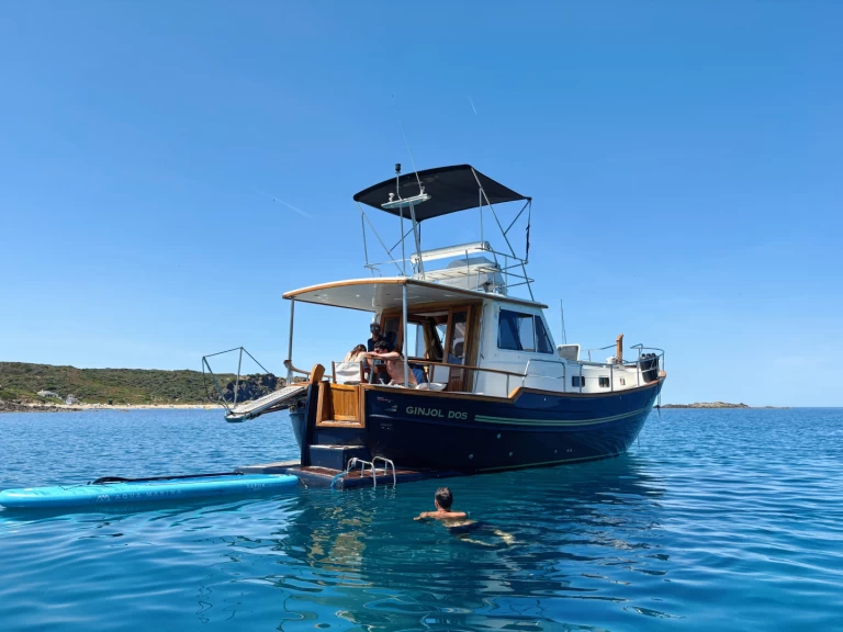 Hire Motorboat Menorquin-Yachts with a boat licence