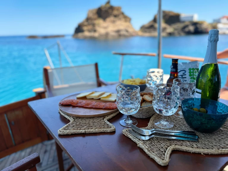 Motorboat to hire Mahón at the best price