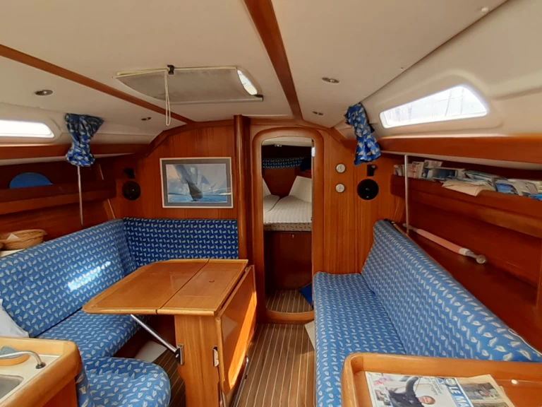 Charter a Dufour Dufour 35 Classic in Sari-Solenzara on Samboat