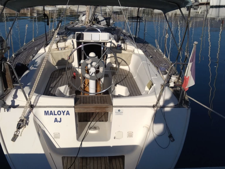 Charter a Dufour Dufour 35 Classic in Sari-Solenzara on Samboat