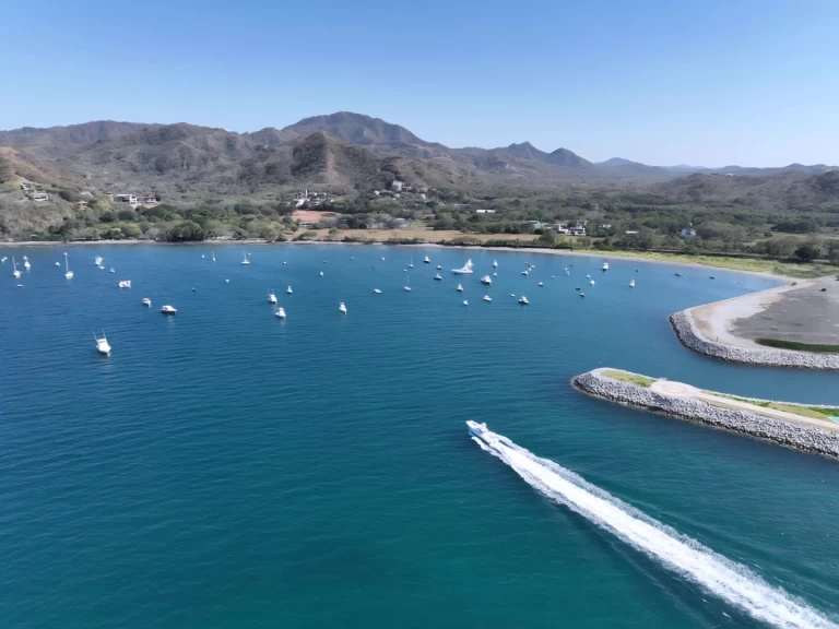 Motorboat hire in Flamingo - Freeman Freeman 47FT