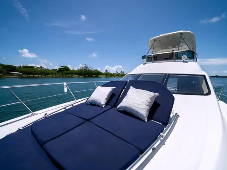 Luxury Yacht to hire Miami Beach at the best price