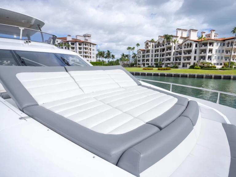 Hire Luxury Yacht with or without skipper Sunseeker Miami Beach