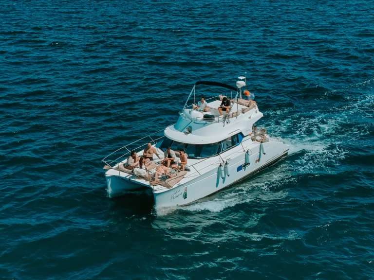 Hire a Fountaine Pajot Highland 35 Lisbon