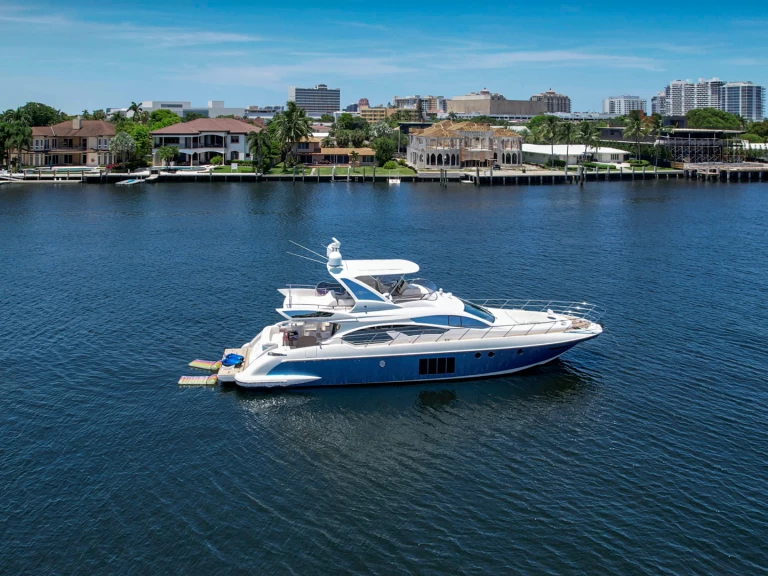 Hire Luxury Yacht with or without skipper Azimut Fort Lauderdale