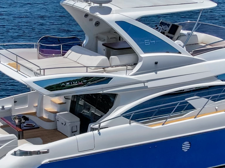 Hire Luxury Yacht Azimut with a boat licence