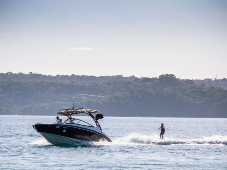 Yacht hire Coco Bay cheap Jet Boat 24 FT 