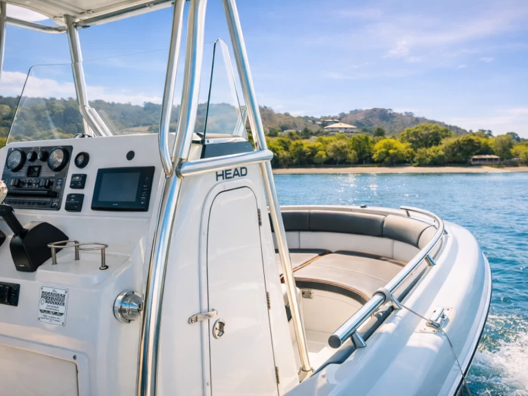 Charter a Robalo Robalo 24 FT in Coco Bay on Samboat