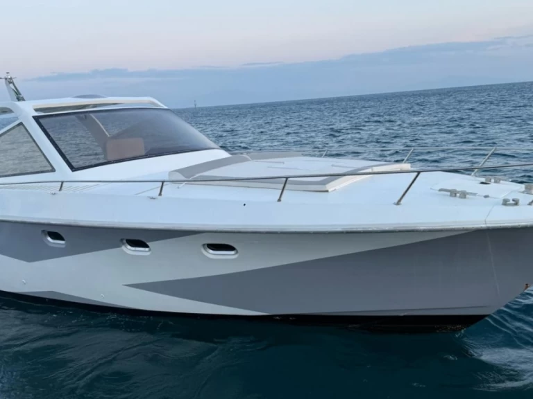 Yacht charter Salerno - Ferretti Altura 39 on SamBoat
