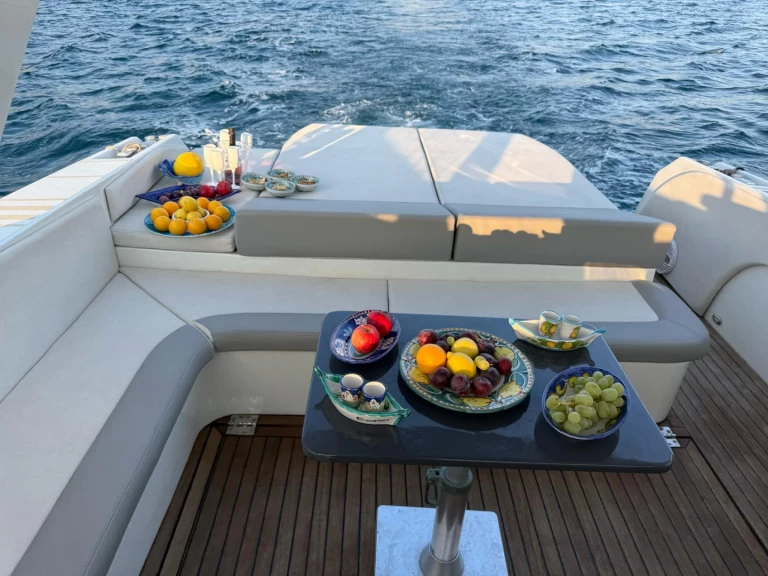 Motorboat hire in Salerno - Ferretti Altura 39