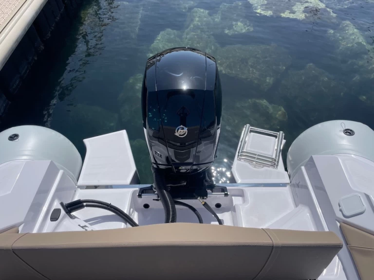 Ranieri Cayman 21 Sport charter bareboat or skippered in  Cavalaire-sur-Mer