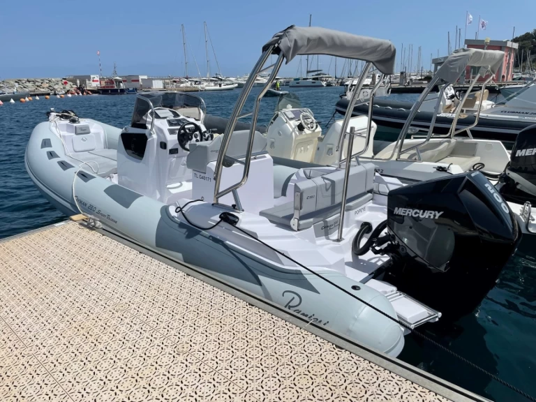Yacht hire Cavalaire-sur-Mer cheap RANIERI 23 CAYMAN SPORT TOURING