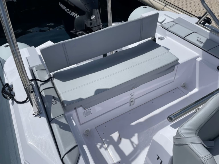 RIB hire in Cavalaire-sur-Mer - Ranieri International  RANIERI 23 CAYMAN SPORT TOURING