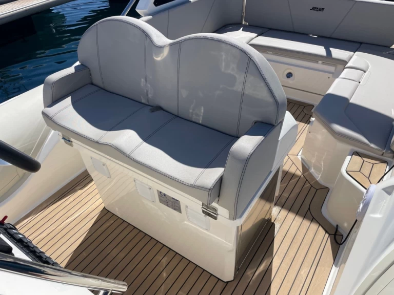 Charter a Joker Boat Clubman 28 in Cavalaire-sur-Mer on Samboat