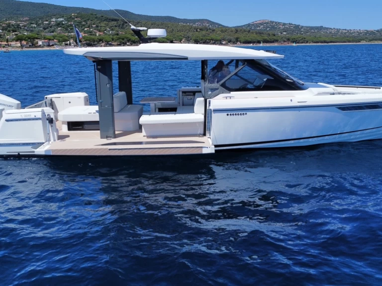 Hire a Saxdor 400 GTO Cavalaire-sur-Mer