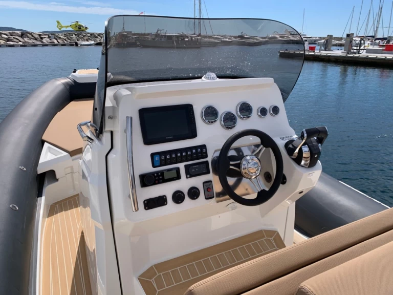 Yacht hire Cavalaire-sur-Mer cheap Clubman 30
