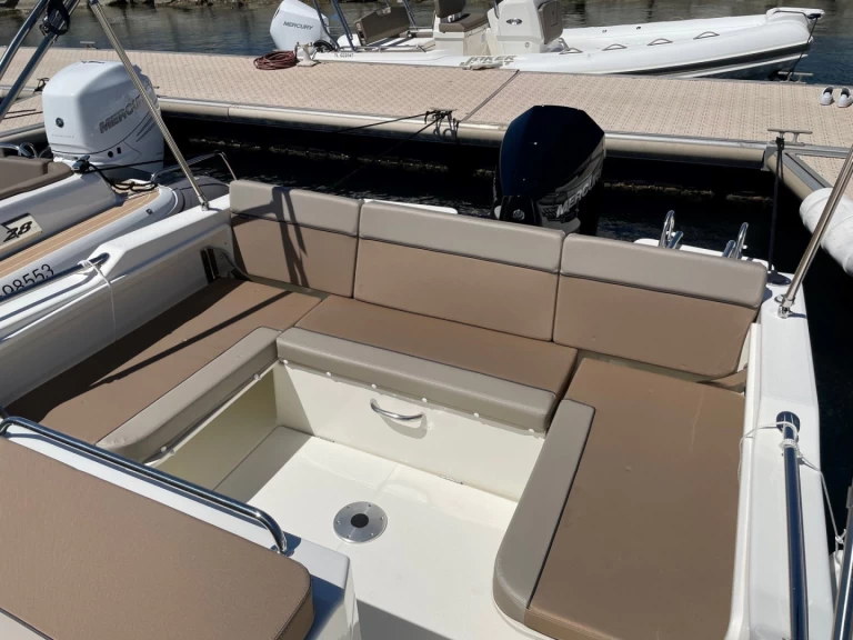 Charter a Quicksilver Quicksilver Activ 755 in Cavalaire-sur-Mer on Samboat