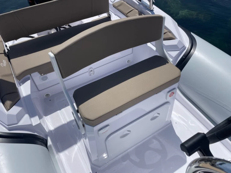RIB hire in Cavalaire-sur-Mer - Ranieri Cayman 21 Sport