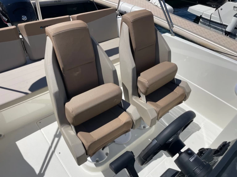 Motorboat hire in Cavalaire-sur-Mer - Quicksilver Quicksilver 675 Activ Open