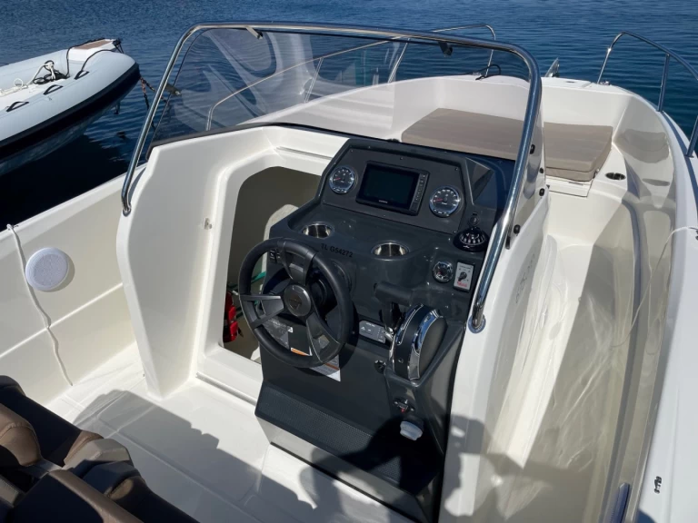 Motorboat hire in Cavalaire-sur-Mer - Quicksilver Quicksilver 675 Activ Open