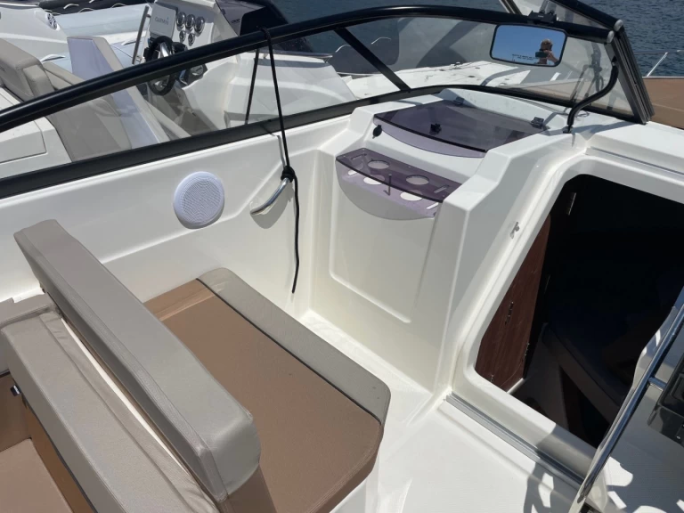 Yacht hire Cavalaire-sur-Mer cheap QUICKSILVER 805 CRUISER