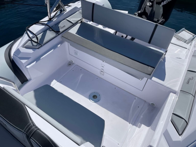 RIB hire in Cavalaire-sur-Mer - Ranieri Cayman 26 Sport Touring