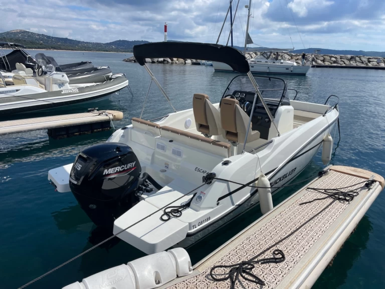Yacht hire Cavalaire-sur-Mer cheap Quicksilver 605 Activ Open